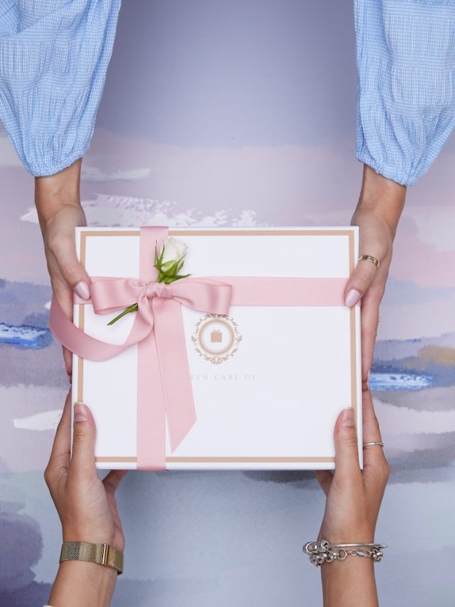 বিয়েবাড়িতে কম বাজেটে মাথা নষ্ট করা গিফটের আইডিয়া