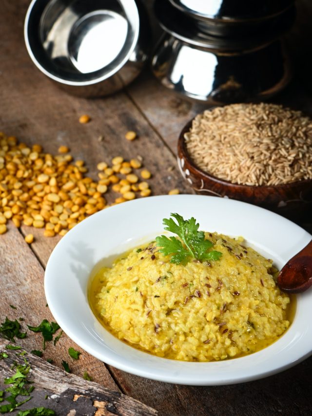 ভাজা পাঁচমেশালি ডালের খিচুড়ি: বর্ষায় জমিয়ে খান