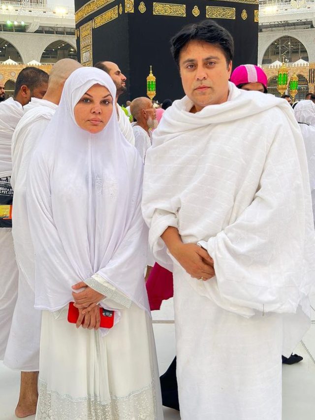 आदिल से तलाक के बाद किसके साथ उमराह करने पहुंचीं राखी? तस्वीरें वायरल