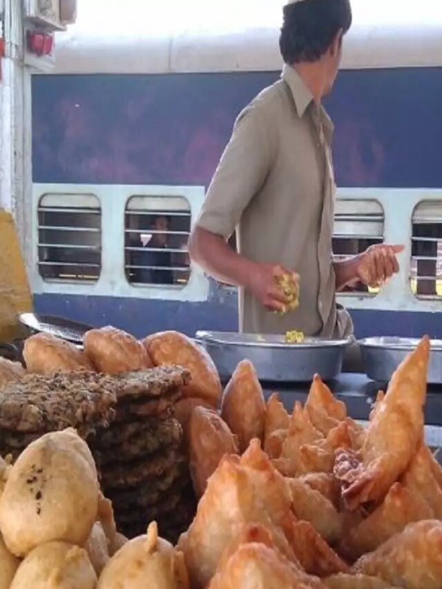 এই ৭ রেলস্টেশনের বিশেষ পদ ফেমাস, হাওড়ার কোন খাবার বিখ্যাত?