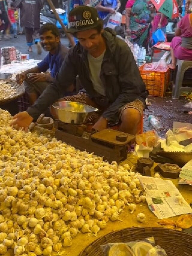 सब्जी बेचने को मजबूर 'डॉ. मशहूर गुलाटी', 4 साल के बेटे को एक्टर ने किया Lip Kiss