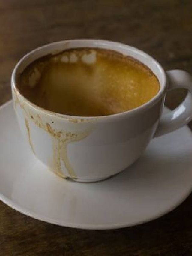 চা-কফির নাছোড় দাগ কিছুতেই কাপ থেকে উঠছে না? এভাবে তুলুন