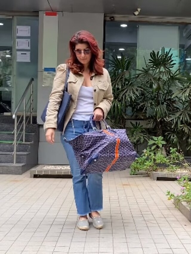 बैंक से निकलीं ट्विंकल खन्ना, हाथ में बैग देख यूजर्स पूछने लगे- कितना पैसा है इसमें?