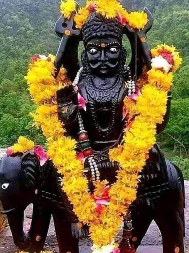 শনির দৃষ্টি এড়াতে এভাবে পুজো করুন গ্রহরাজের