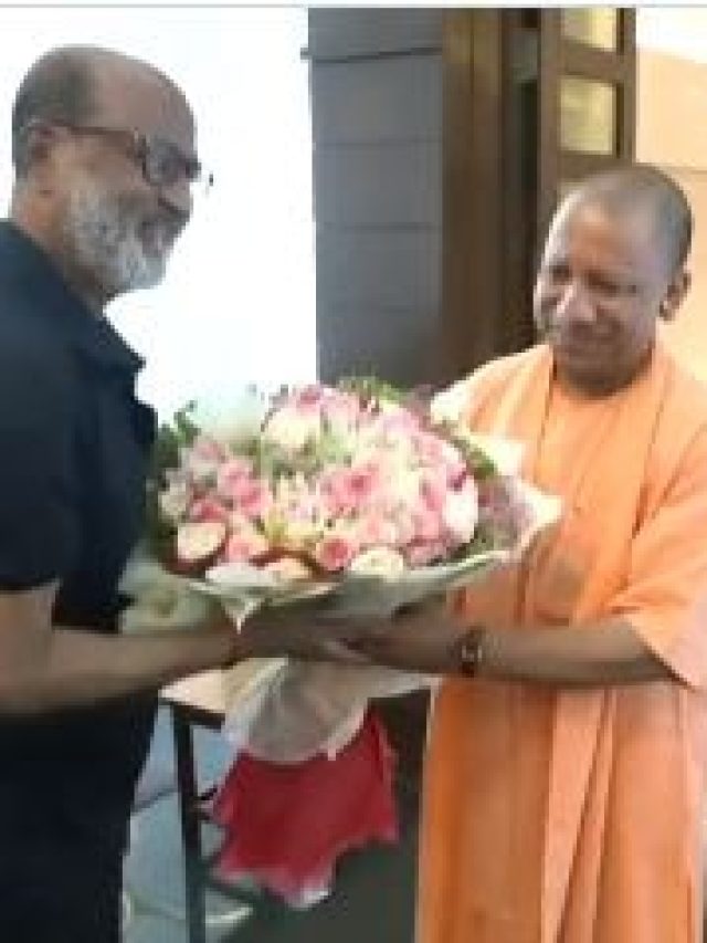 Viral Photos: रजनीकांत ने छुए CM योगी के पैर, सीमा हैदर पर बन रही फिल्म का पोस्टर रिलीज