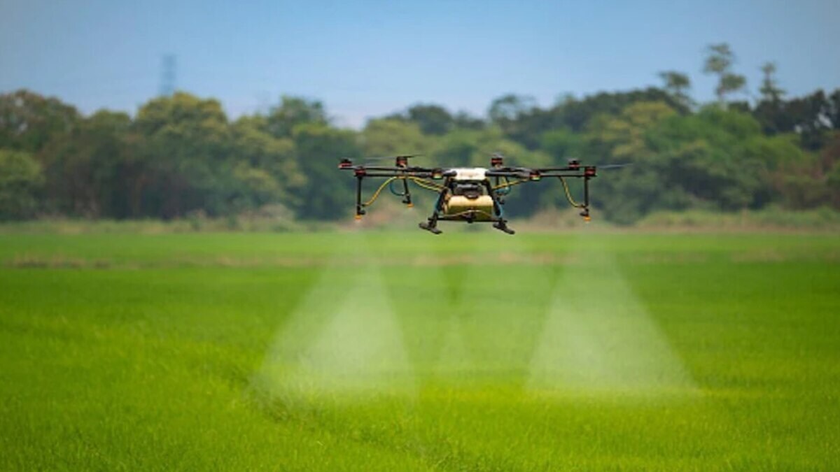 खेती ही नहीं अब किसान बन सकते हैं ड्रोन पायलट, होगी बढ़िया कमाई - Farmers can take drone flying training to become drone pilot sdlbsa