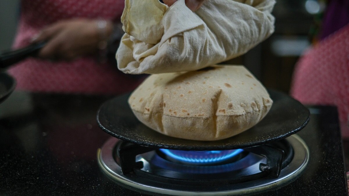 इन 5 मौकों पर घर में रोटी बनाने से होता है नुकसान, 21 अगस्त को भी रहें