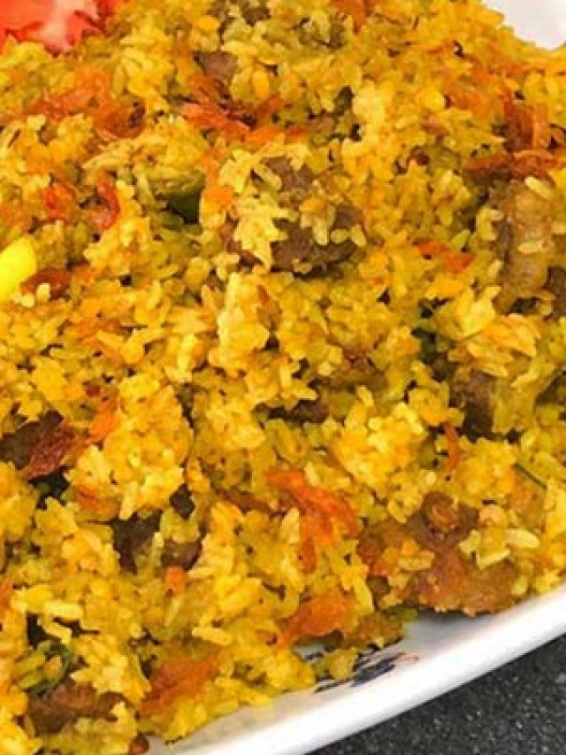 বৃষ্টির দিনে বানিয়ে ফেলুন মুরগির মাংসের খিচুড়ি