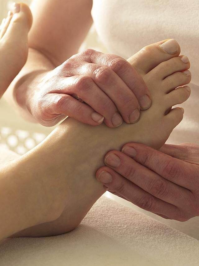 পুজোয় ঘুরে পায়ে ধুম ব্যথা? রইল ম্যাজিকাল মন্ত্র