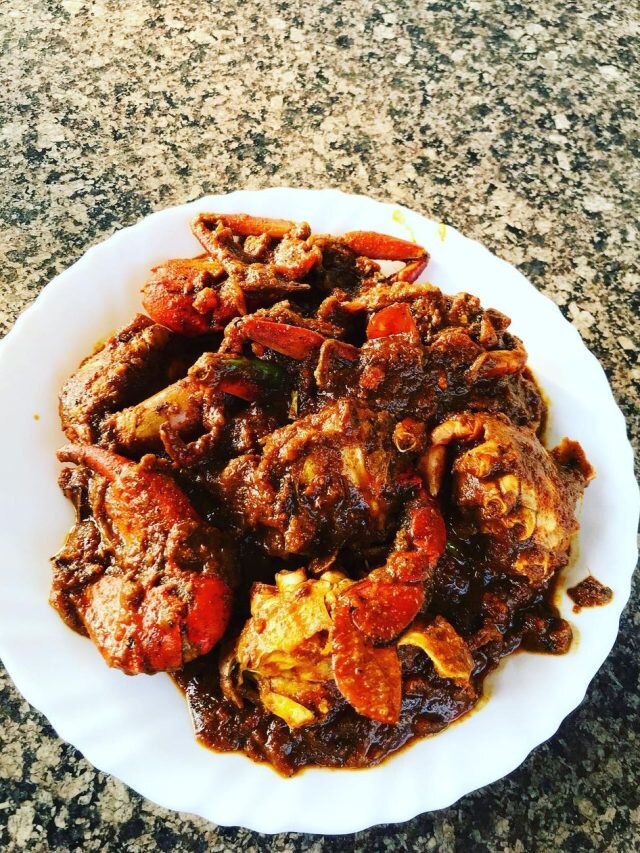 মাংস তো অনেক খেলেন, এবার হয়ে যাক কাঁকড়া কষা