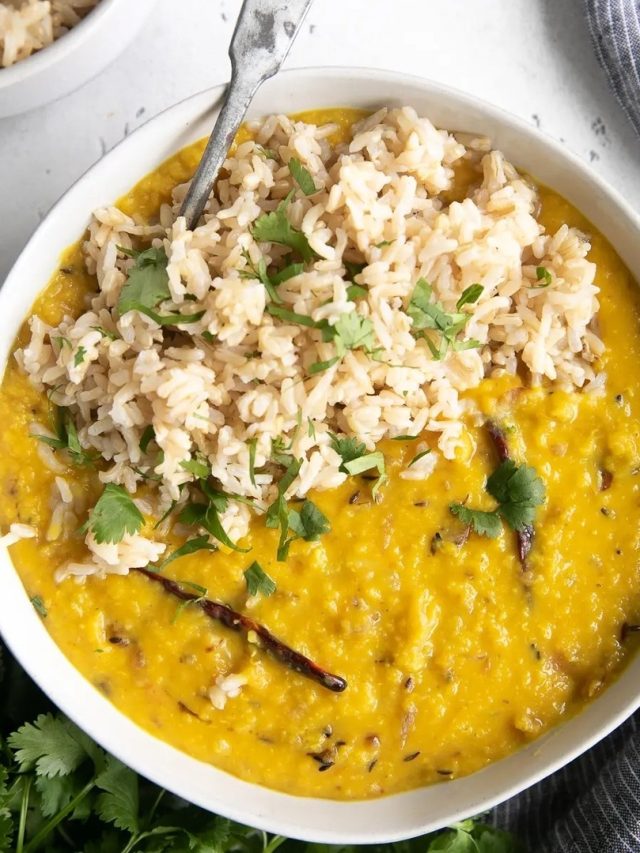 একই মুসুর ডাল খেয়ে একঘেঁয়ে? ফোড়নে এই বদল আনলেই স্বাদ বদলাবে