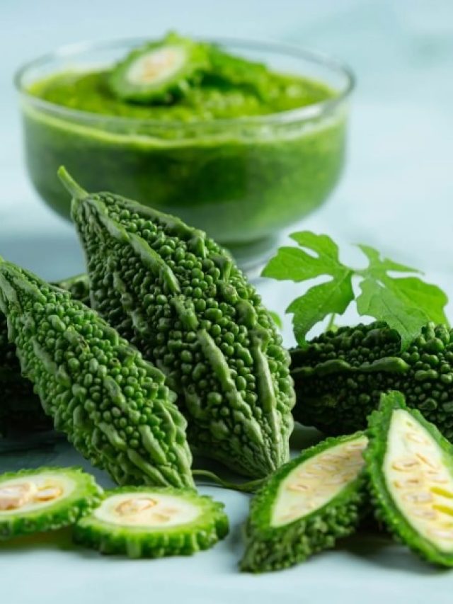 করলা খেতে গিয়ে বীজ খেয়ে ফেলেছেন, শরীরের ভিতর কী ঘটে জানেন?