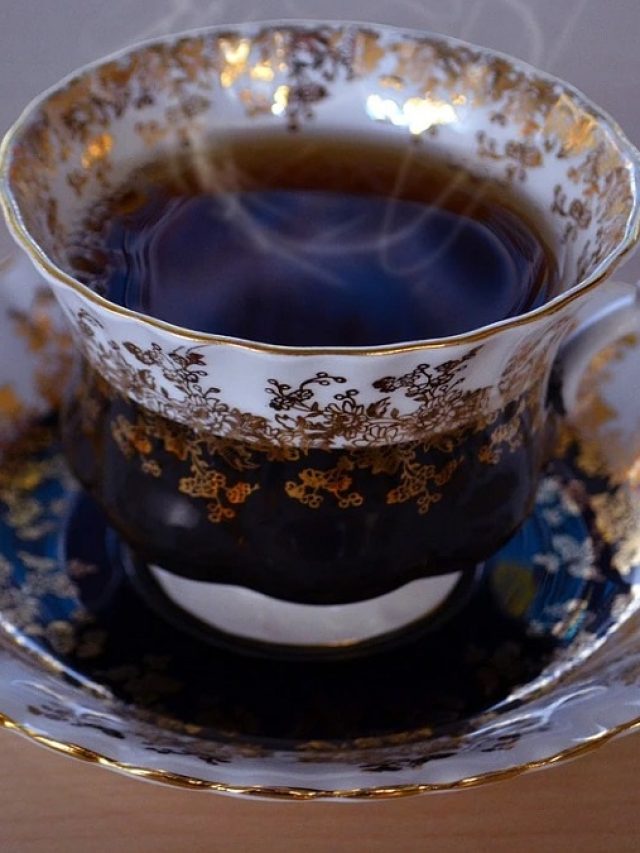 ৪ ঘণ্টার বেশি রাখা চা গরম করে খান? কী ক্ষতি