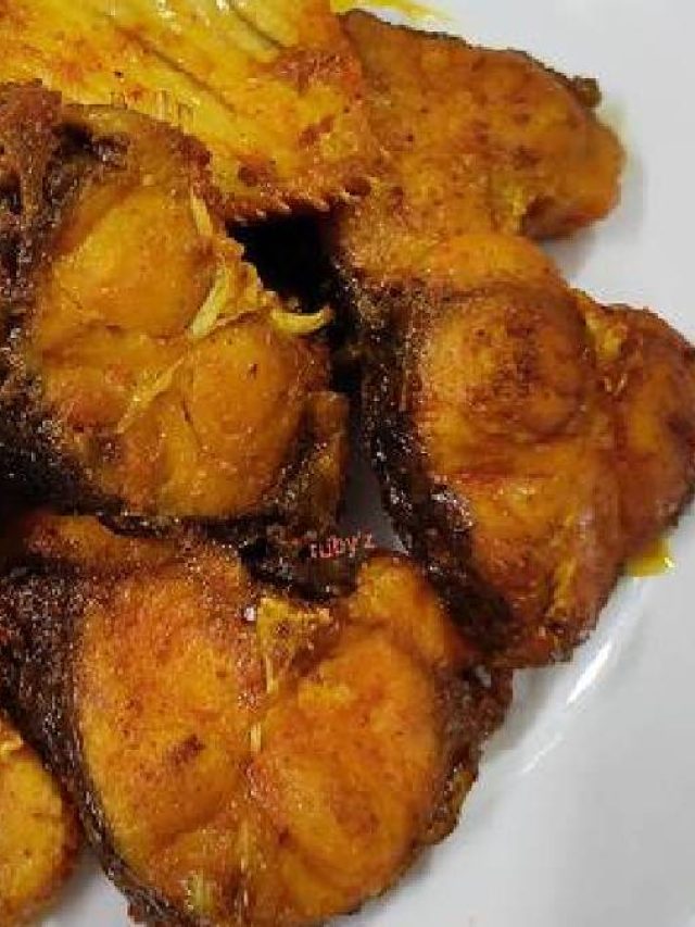 মাছ ভাজতে গেলেই ছিটকোয় তেল, জানুন সহজ টোটকা