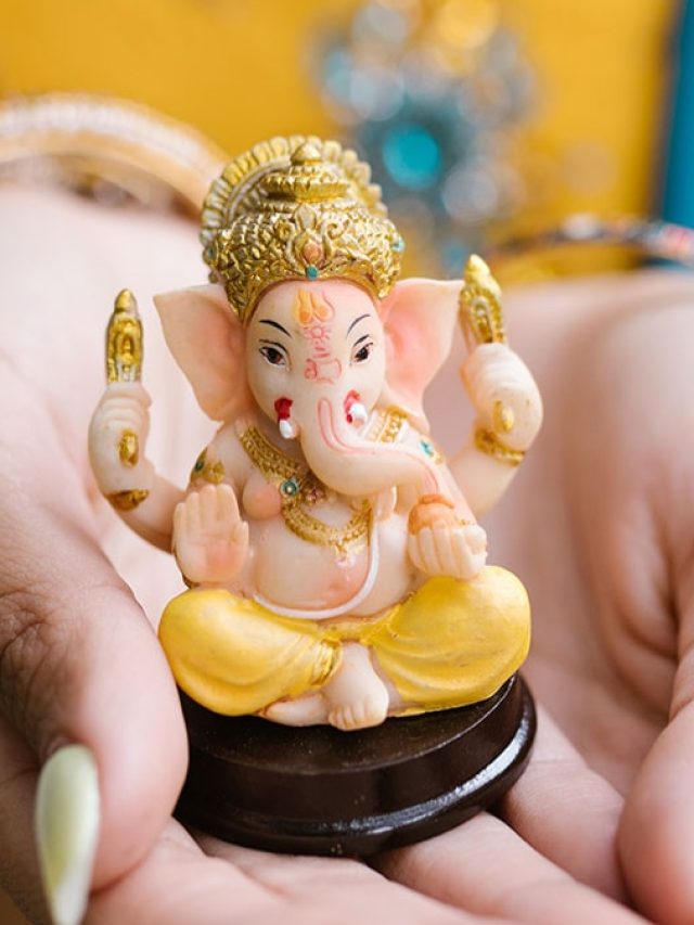 অফিসে রাখুন গণেশের এই মূর্তি, পাবেন তাক লাগান উন্নতি