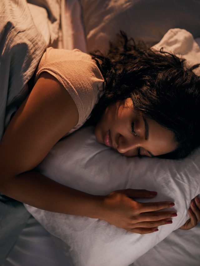 অবসর পেলেই লম্বা ঘুম? চুপিসারে বাড়াচ্ছে হার্টের সমস্যা