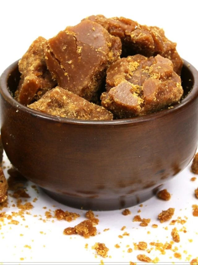 কীভাবে গুড় খাওয়া স্বাস্থ্যকর? শীতে জেনে নিন