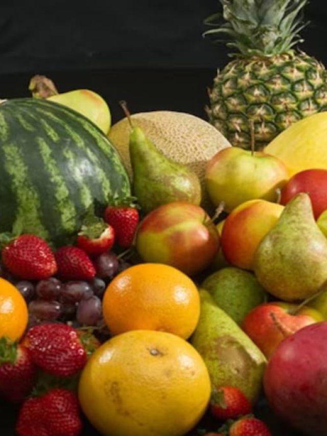 ফল খাওয়া উপকারি ঠিকই, তবে খাওয়ার রয়েছে সময়-নিয়ম; জানুন