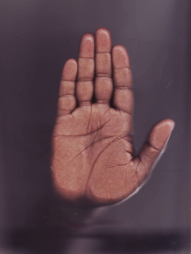 হাতের এই রেখাই বলে দেবে আপনার ভাগ্যে কত সম্পত্তি