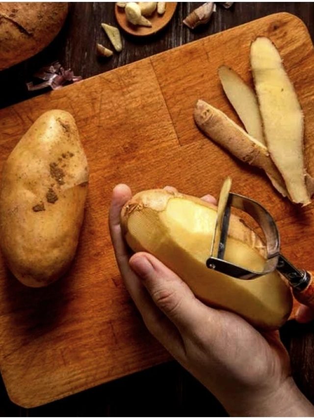 খোসা সহ আলু খাওয়া উপকারী নয়া ক্ষতিকর?
