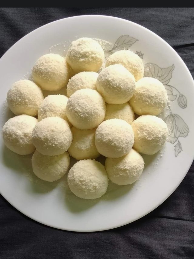 নাটোরের বিখ্যাত কাঁচাগোল্লার গোপন রেসিপি, বানান বাড়িতেই