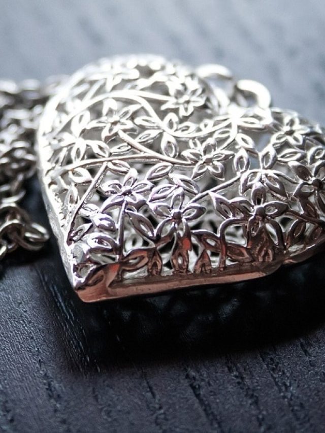 পুজোর আগে এভাবে চকচকে করুন পুরনো রুপোর গয়না