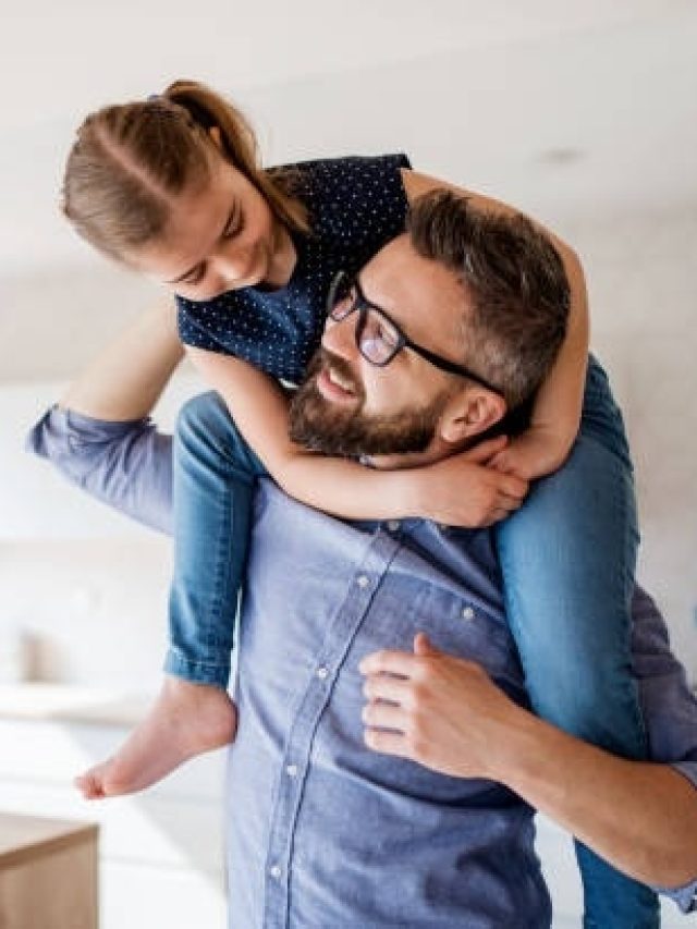 जिन पिताओं में होती हैं ये आदतें, उनकी बेटियां बनती हैं आत्मनिर्भर