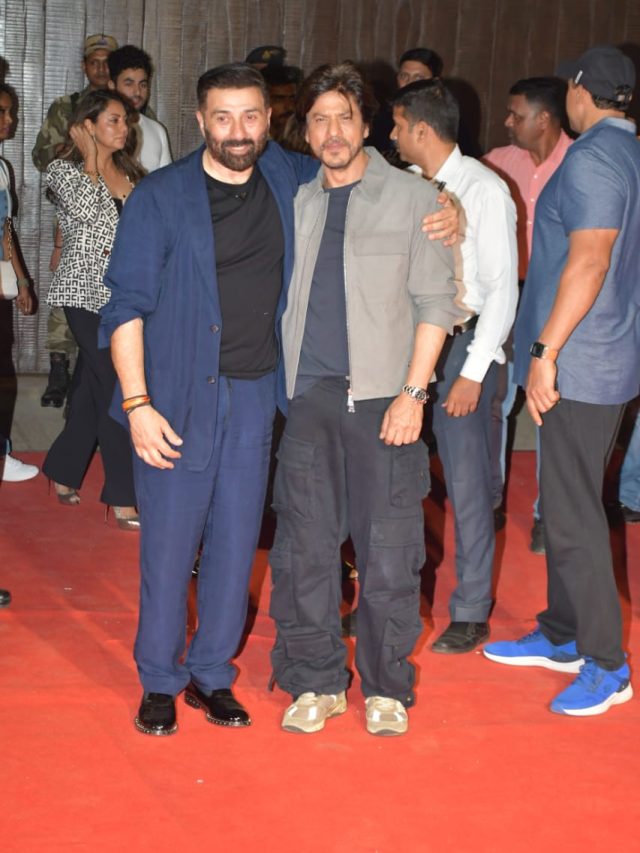 दुश्मनी भूल शाहरुख-सनी मिले गले, आमिर के चेहरे पर दिखी खुशी, फैंस बोले- गदर मचा दी