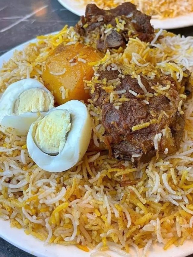 কলকাতার এই ১০ দোকানের বিরিয়ানি খেয়েছেন? না খেলে বিরাট মিস