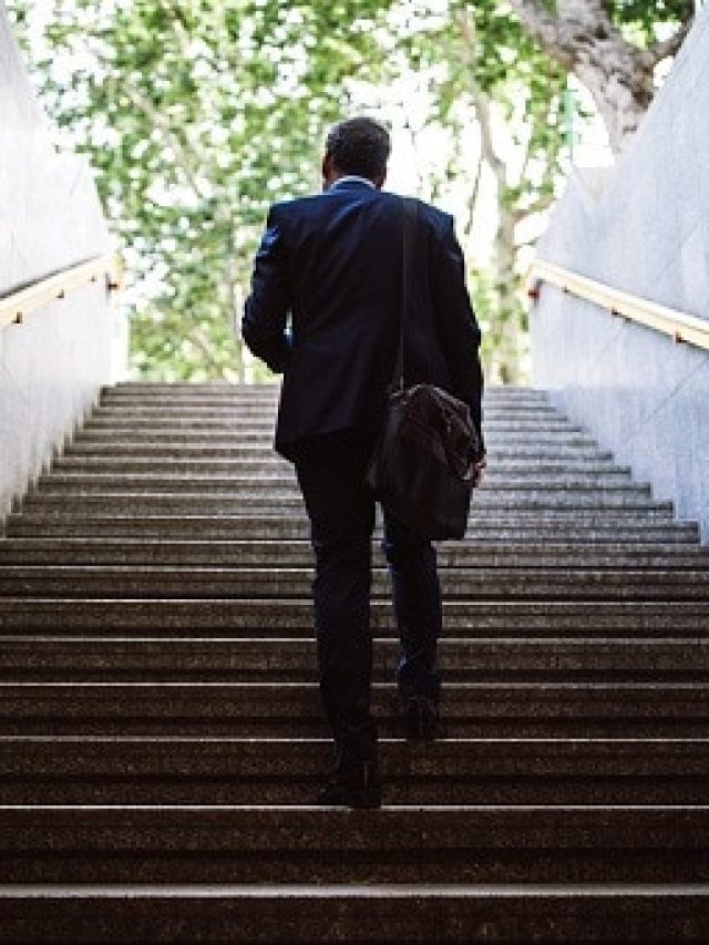 সিঁড়ি দিয়ে ওঠানামার উপকারিতা, জানলে লিফটে চড়া ছাড়বেন