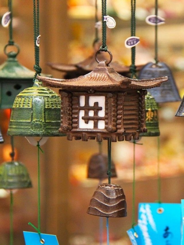 টুং-টাং শব্দে খুলবে ভাগ্য, বাড়ির এদিকে রাখুন শখের উইন্ড চাইম