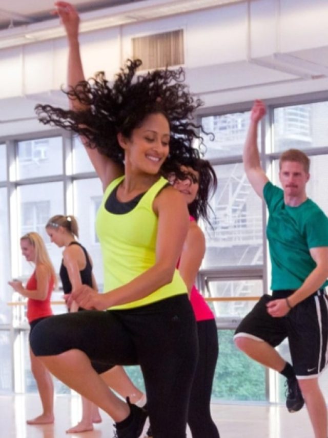 গোটা শরীরের মেদ ঝরায় জুম্বা ডান্স! আর কী কী ফায়দা?