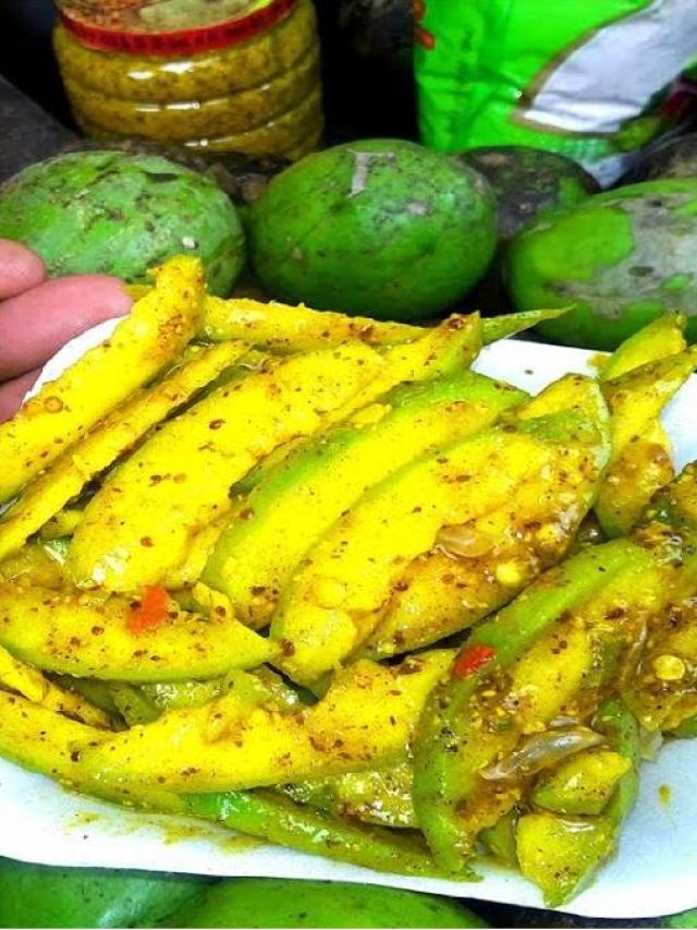 স্কুল জীবনের স্মৃতি ফিরবে, টক-ঝাল আমড়া মাখা খাবেন নাকি?