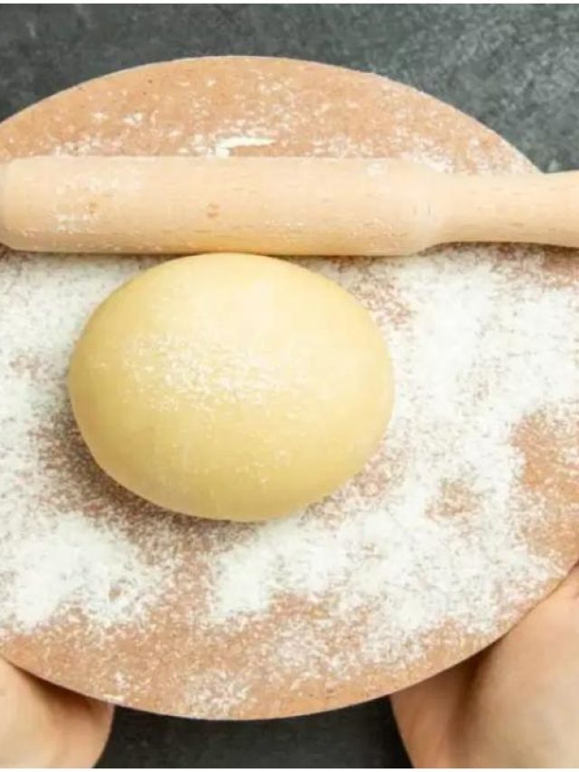 হাতে আটা লাগবে না, এভাবে মেখে নিন; আধুনিক ট্রিক