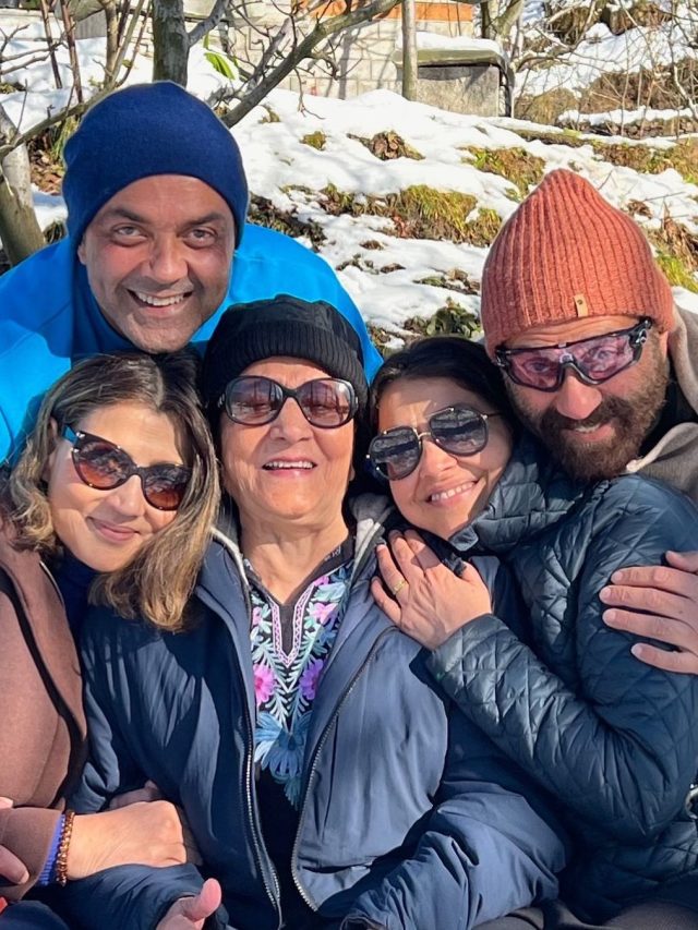 धर्मेंद्र की पहली पत्नी ने मनाया बर्थडे, बॉबी-सनी देओल संग दिखीं दोनों बेटियां