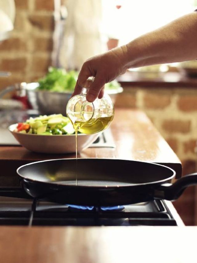 স্বাদ নেই রান্নায়, ভুল তেল দিয়ে রান্না করছেন না তো? জানুন সহজ টিপস