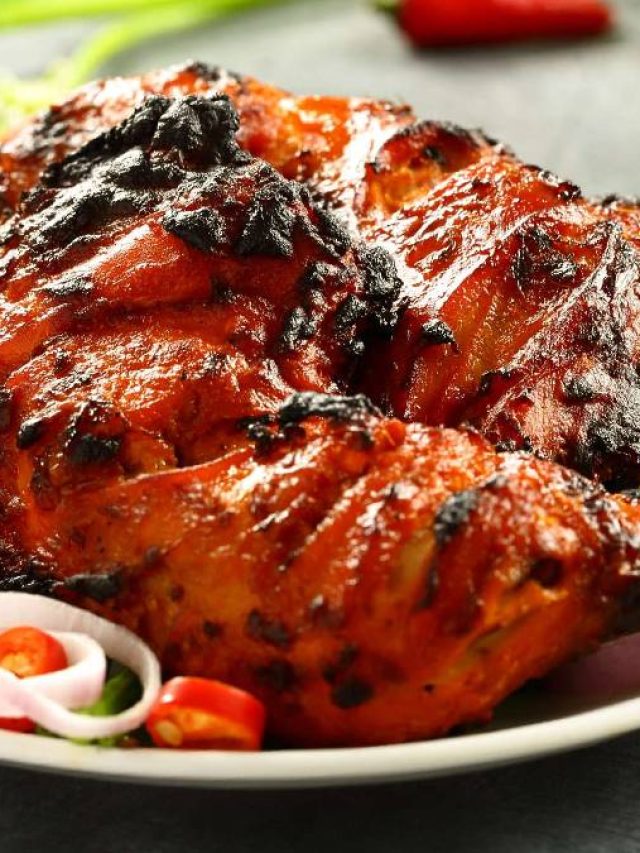 চাঁপ-কষা তো অনেক হল, তালপাতায় মুড়িয়ে হোক মাংস পোড়া, জমবে উইকএন্ড