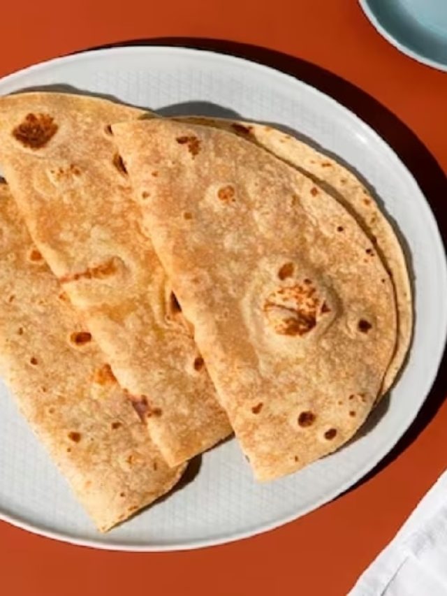 রুটি খেলেই জ্বলে বুক-গ্যাস? এই কায়দায় আটা মাখলেই মুশকিল আসান