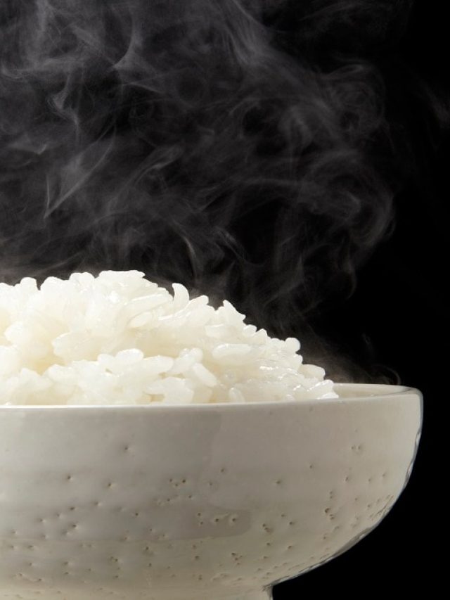 ভাত বসালেই গলে যায়? এভাবে একেবারে ঝরঝরে থাকবে