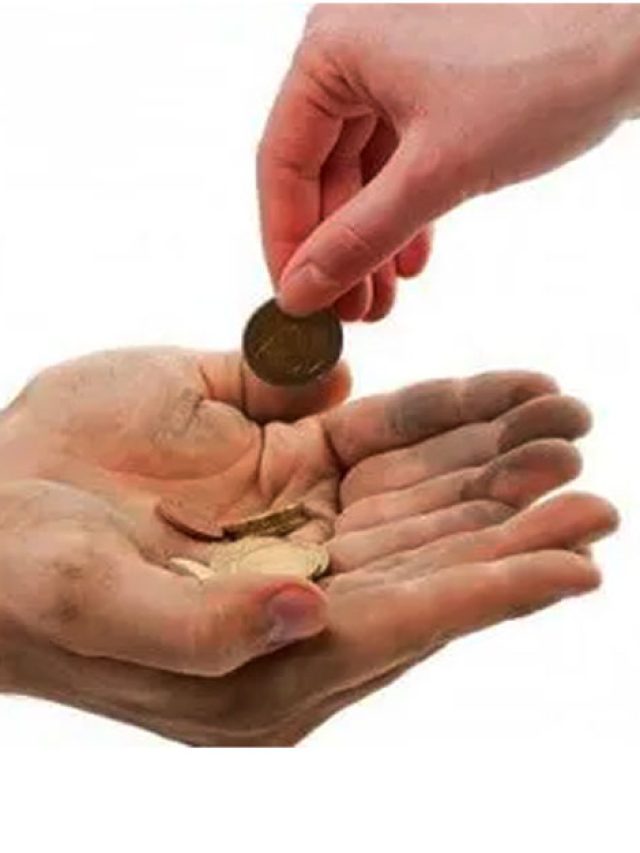 এই ৭ জিনিস দান করলে নিজেই ভিখারি হয়ে যাবেন, জেনে নিন