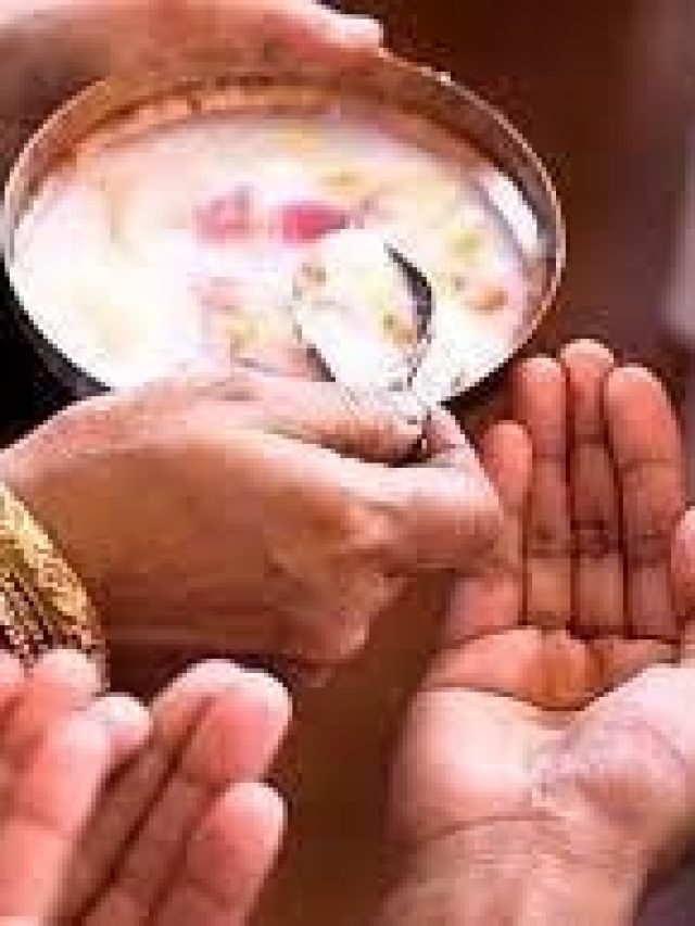 পেটে গেলেই 'ওষুধ' হয়ে যায়, চরণামৃত খাওয়ার উপকারিতা জানেন?