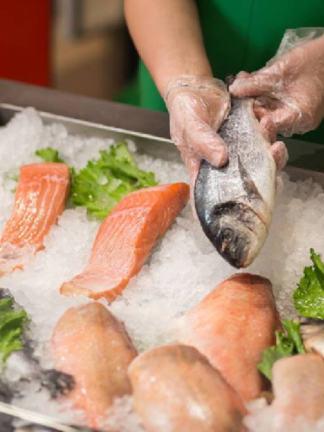 ডিপ ফ্রিজে রাখা মাছ জমে বরফ? গলবে এই উপায়ে
