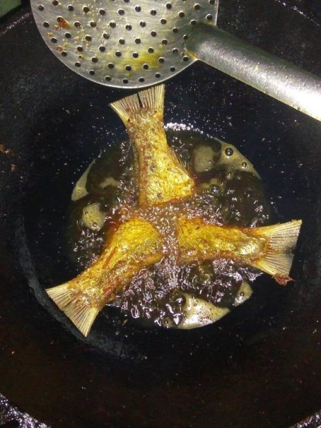 মাছ ভাজার দারুণ টিপস! কড়াইতে ভাঙবে না