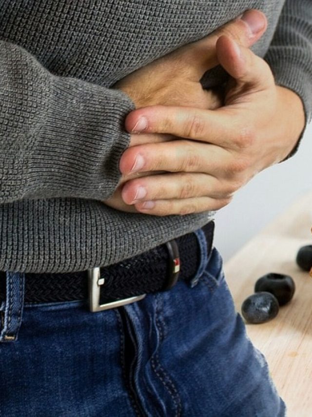 চোঁয়া ঢেঁকুর, পেটে গ্যাস? রান্নাঘরের এই মশলা চিবিয়ে নিলেই উপশম