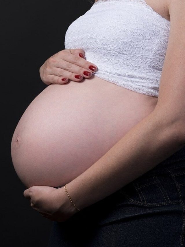 গর্ভাবস্থায় কোন পজিশনে ঘুমানো উচিত? মাস অনুযায়ী জেনে নিন