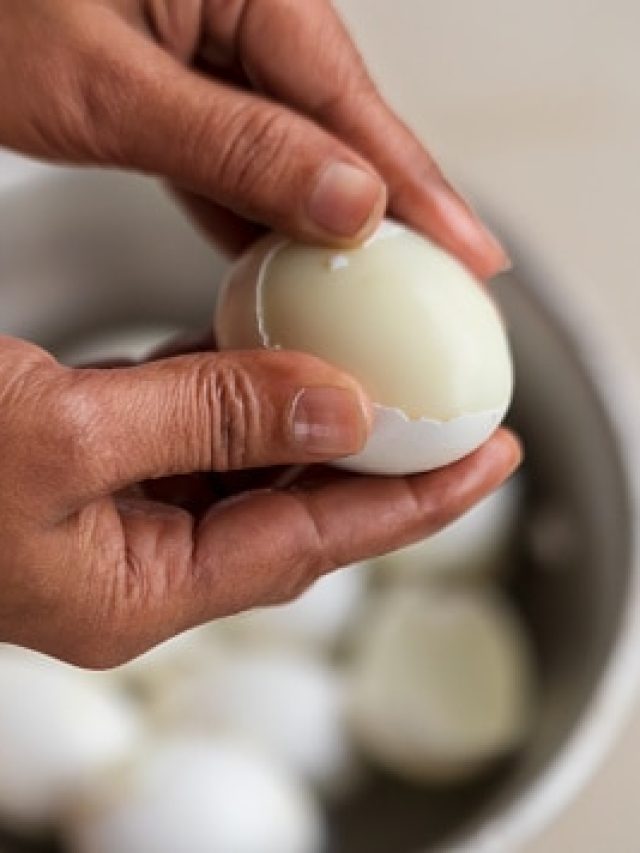 এভাবে ডিম সেদ্ধ করলে ভাঙবে না, খোসাও সহজে ছাড়বে