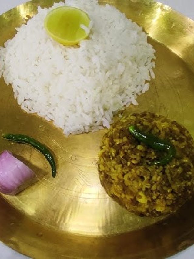 ঠাকুমা দিদিমার থোড় মুড়িঘন্ট, আহা…কি স্বাদ!