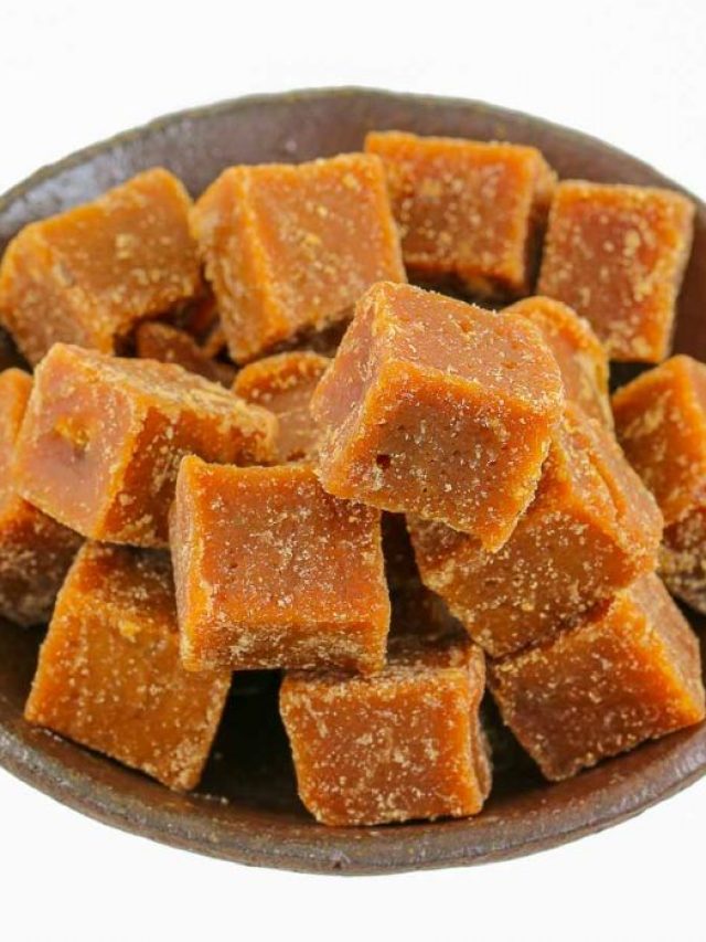 শক্তিবর্ধকের কাজ করে গুড়, শীতে কীভাবে খেলে কমবে ওজনও?