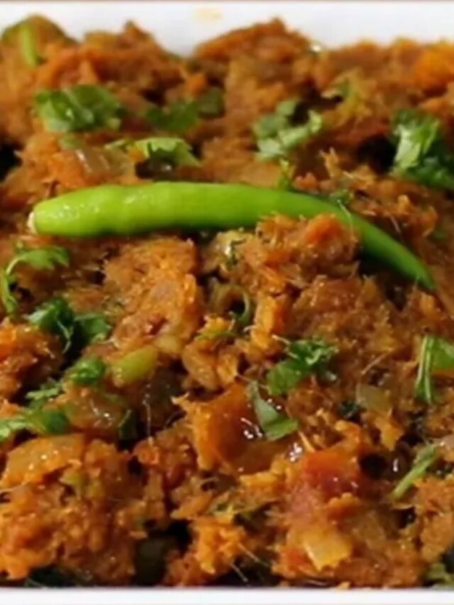 গরম ভাতের সঙ্গে খান লইট্যা মাছের ঝুরি, খাঁটি বাঙাল রেসিপি