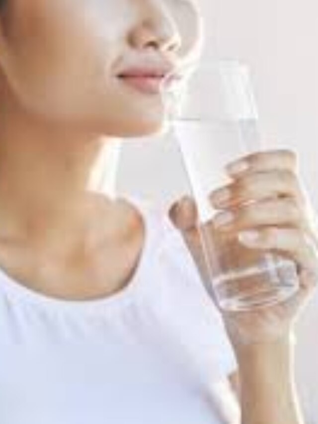 ওজন থেকে বদহজম-কখন গরম জল খেলে ৭ উপকার পাবেন?